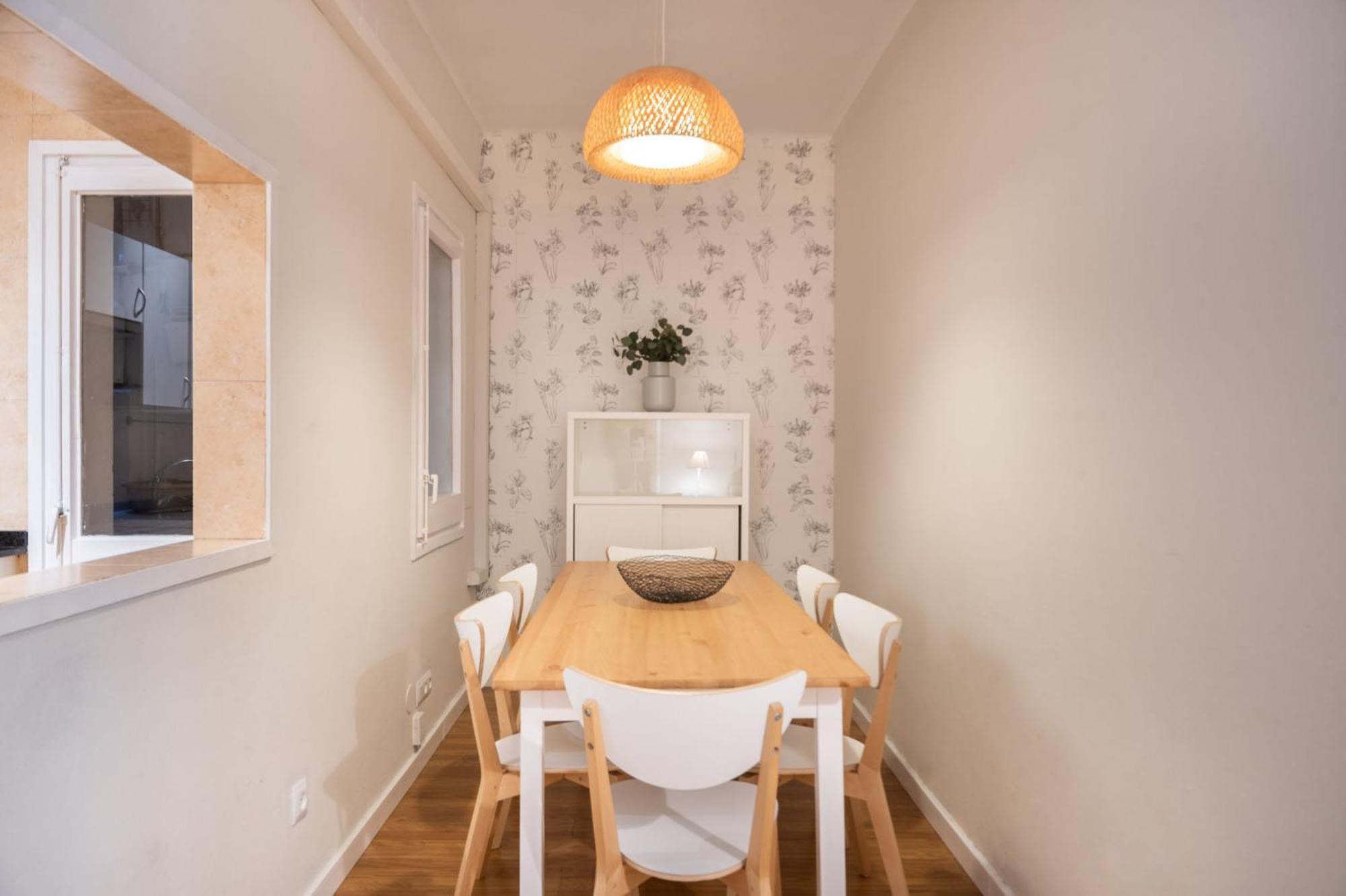 Comfortable 3 Bed Next To The Sagrada Familia Appartement